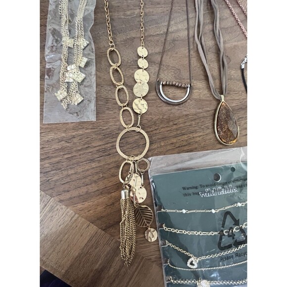 Lot of 10 Gold-Tone Necklaces – Mixed Styles – Costume Jewelry New & Preowned - Picture 3 of 12